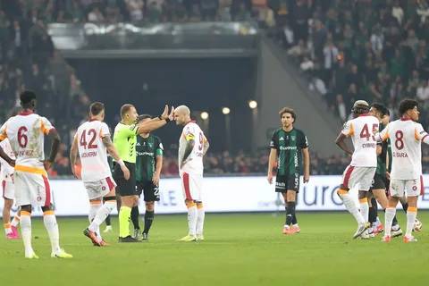 Ünlü yorumcuları tek taraf etti: Galatasaray'ın iptal edilen golünde karar doğru mu? 1